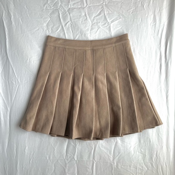 Khaki coloured pleated skirt (small) - Picture 2 of 2